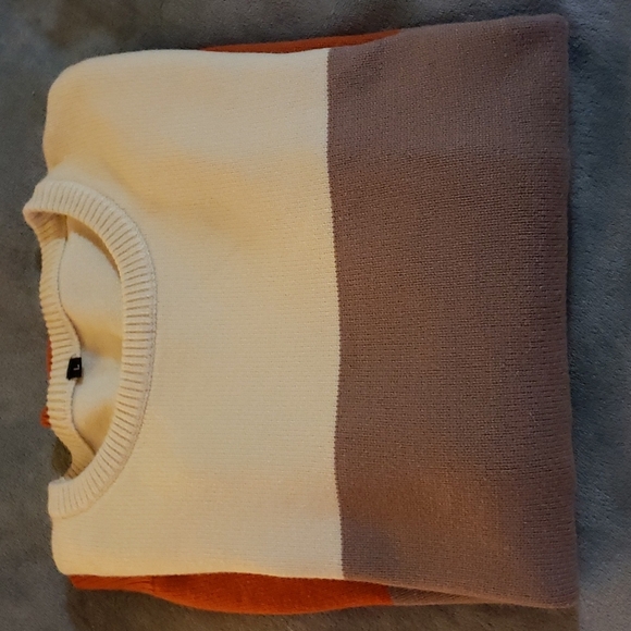 WOMENS SWEATER SIZE LARGE - Picture 1 of 5